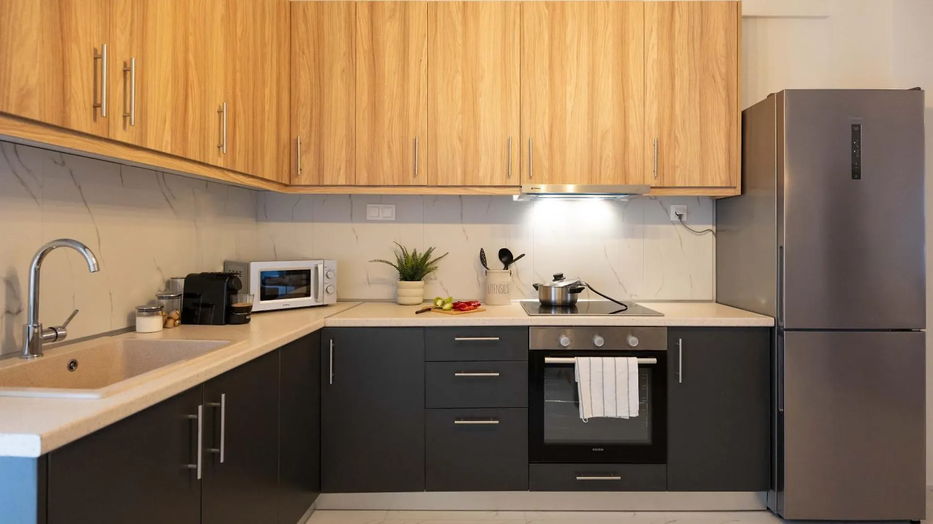 Modern Warmth Designed For Rest & Flow Thessaloníki